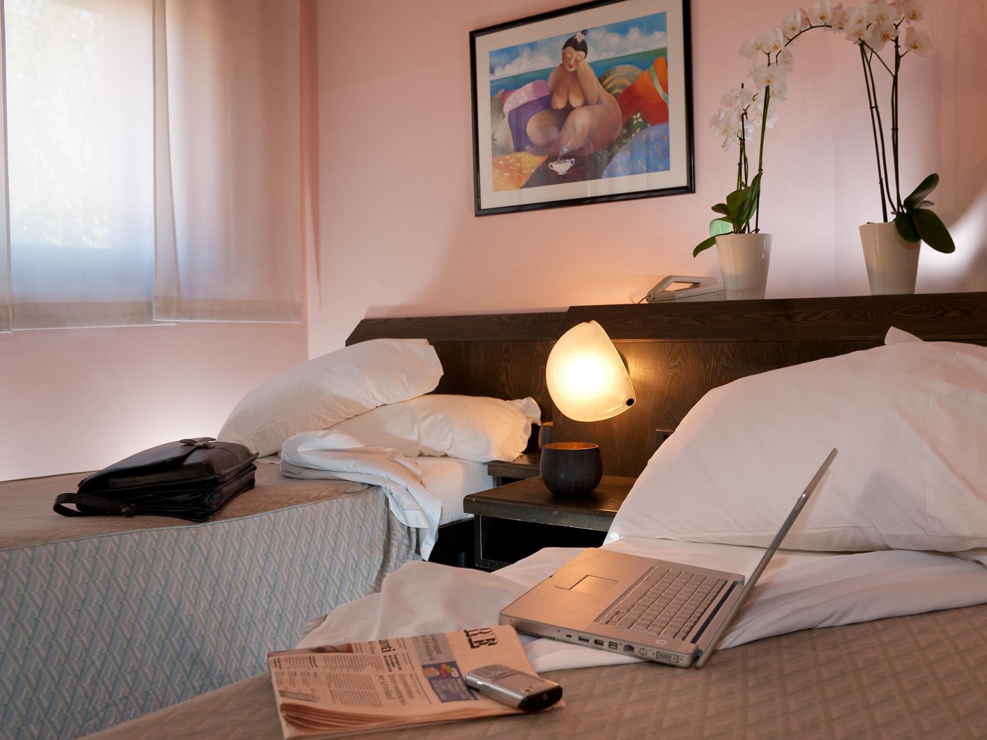 Hotel Comtur Binasco Zimmer foto